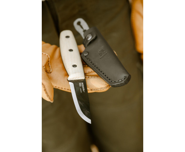 Нож MORAKNIV Finn BlackBlade(S) с кожена кания и дръжка от ясен