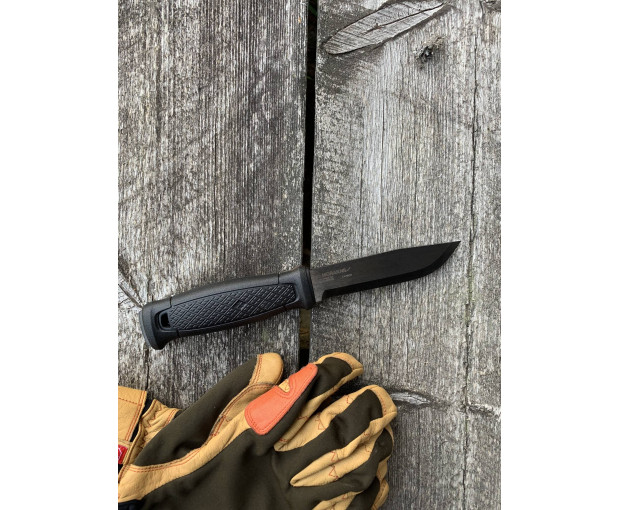 Нож MORAKNIV Garberg от въглеродна стомана с черно острие и